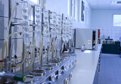 生物技術(shù)開發(fā)中的科學(xué)實(shí)驗(yàn)室 移液管與試管的藝術(shù)